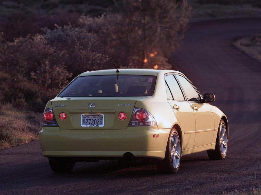 Lexus IS300 2001 года  (фото 20 из 23)